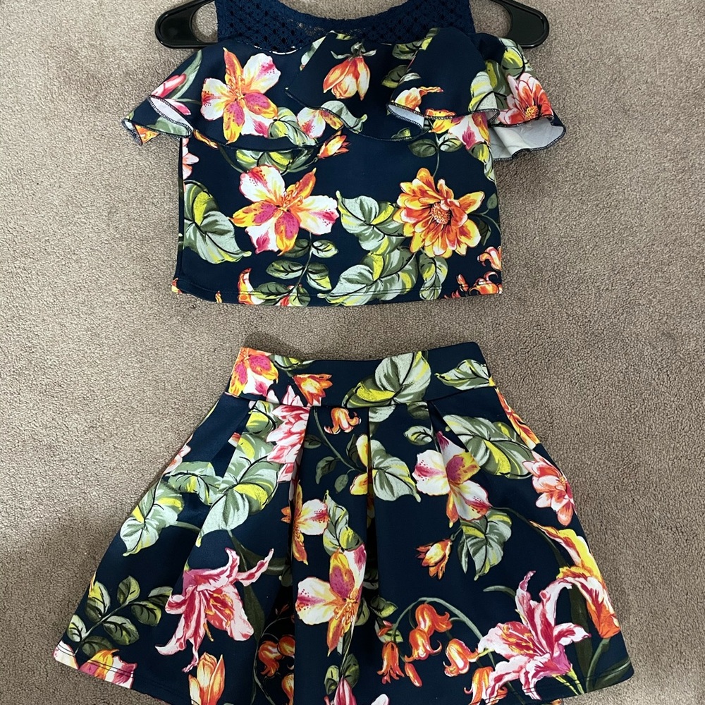 EUC girls 2 piece outfit